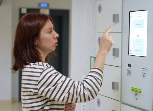 rfid-shkaf-dlya-vydachi-knig-rst-invent